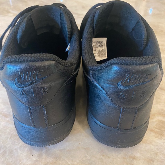 (Air force 1) Men's Black Sneakers - Picture 2 of 4